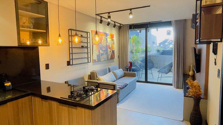 Appartamento con una suite, terrazzo e piscina nel centro di