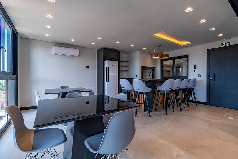Apartamento de 1 suite, piscina y cochera, en el centro de C