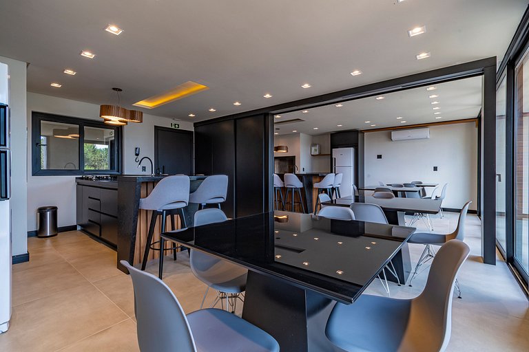 Apartamento de 1 suite, piscina y cochera, en el centro de C