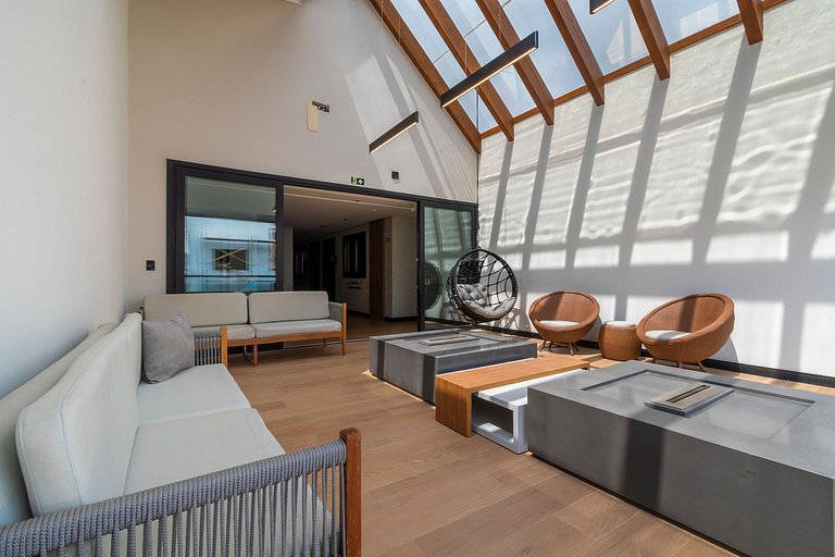 Apartamento de 1 suite, piscina y cochera, en el centro de C